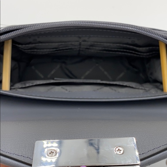 MICHAEL KORS ROSE MEDIUM FLAP SHOULDER PEARL GRAY - Picture 11 of 16